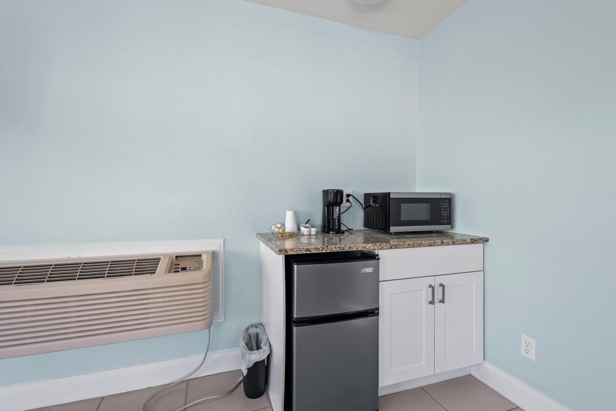 Partial Ocean View Hotel Room- King Bed #1 Fort Pierce Luaran gambar